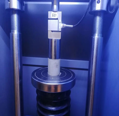 流態(tài)固化土試件抗壓試驗(yàn)A